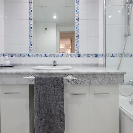 Increible Piso 4 Dorm, Terraza, Parking & Pool Apartment *
